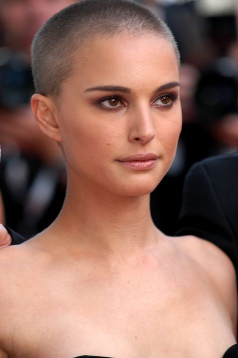 Natalie Portman Shaved Head, Natalie Portman Short Hair, Buzz Cut Lengths, Buzzcut Girl, Shaved Head Women, Hair Evolution, Buzzed Hair, Super Short Hair, Bald Women