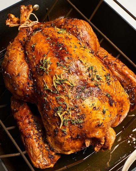 Post Image Celebrity Thanksgiving, Cooking A Stuffed Turkey, Cooking A Frozen Turkey, Best Roast Chicken Recipe, Store Fresh Herbs, Cornbread Stuffing Recipes, Best Roasted Chicken, Perfect Roast, Celebrity Recipes