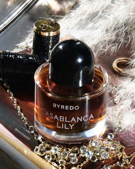 Wafaa on Instagram: ““Byredo's 'Casablanca Lily' extrait de parfum is inspired by the powerful fragrances of Jasmine, Lily and Rose diffused after dark.…” Casablanca Lily Byredo, Unisex Parfum, Casablanca Lily, Sweet Top, Black Plum, Metro Manila, Have You Tried, After Dark, Casablanca