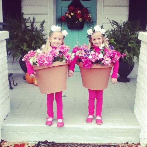 Flower Pot Costume, Halloween School Crafts, Diy Butterfly Costume, Spring Costume, Diy Flower Pot, Flower Costume, Plastic Planter, Diy Sewing Tutorials, Homemade Halloween Costumes