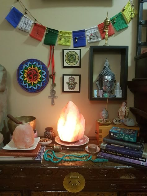 Meditation Altar Ideas, Meditation Room Design, Meditation Room Ideas, Meditation Room Decor, Buddhist Altar, Altar Ideas, Meditation Corner, Meditation Altar, Meditation Rooms