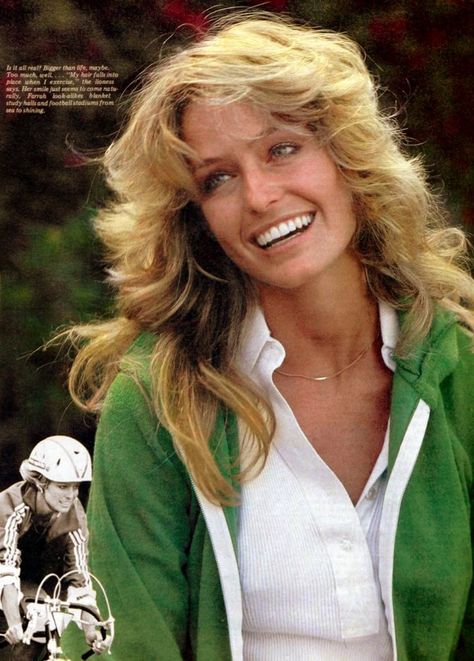 How to get Farrah Fawcett's famous long feathered hairstyle from the '70s - #hairstyles #vintagehairstyles #retrohair #farrah #farrahfawcett #70shair #seventies #featheredhair #vintagehair #farrahhair #vintagebeauty #clickamericana Ferra Faucet Hair, Farah Fawcett Hairstyle, Jill Munroe, Farrah Hair, Farrah Faucet, Farah Fawcett Hair, Farah Fawcett, Long Beautiful Hair, 70’s Hair