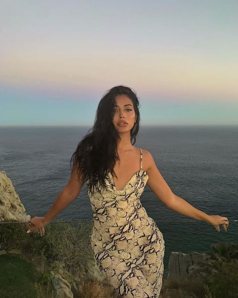 CINDY KIMBERLY Wolfie Cindy, Christina Lauren, Cindy Kimberly, Foto Art, Summer Girls, Cortes De Pelo, Chic Outfits, Off Shoulder Dress, Insta Fashion