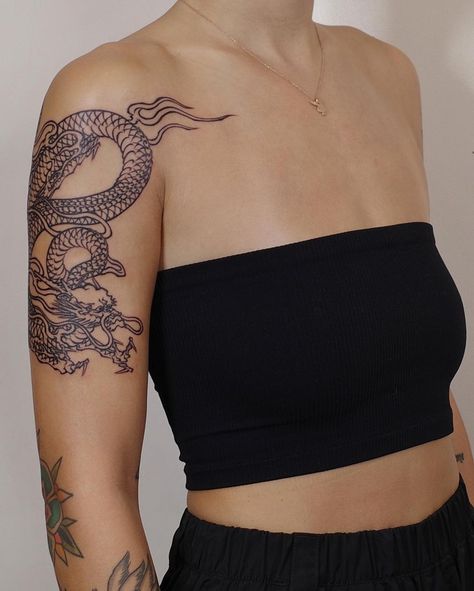 Asian Tattoo Sleeve, Dainty Tats, Lil Tattoos, Dragon Tattoo Shoulder, Dragon Tattoo Arm, Fox Tattoo Design, Manga Ideas, Tattoos Simple, Arm Tats