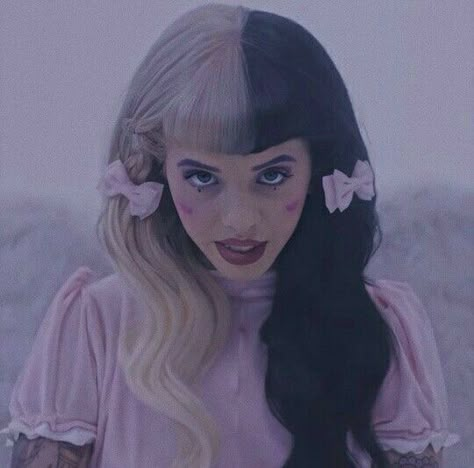 Melanie Martinez Style, Melanie Martinez Music, Melanie Martinez Outfits, K-12 Melanie Martinez, Pink And Black Hair, Astoria Queens, Melanie Martinez Portals, Sippy Cup, Big Heart