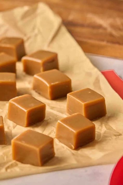 Soft Stovetop Caramels - Heart's Content Farmhouse Soft Chewy Caramel Recipe, Evaporated Milk Fudge, Chewy Caramels Recipe, Soft Caramels Recipe, Homemade Caramels, Easy Christmas Candy Recipes, Caramel Toffee, Soft Caramel, Candy Recipes Homemade