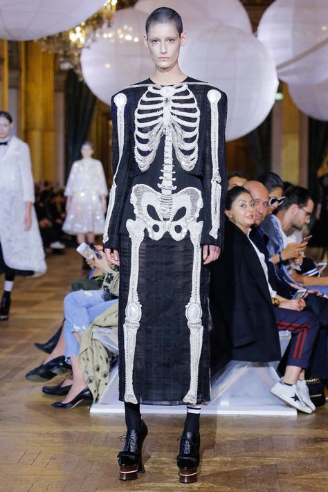 Horror Movies Are 2017’s Hottest Ticket—Will Terrifyingly Cool Clothing See the Same Success? Skeleton Dress, Skeleton Costume, Halloween Fashion, Fashion Show Collection, Vogue Paris, Thom Browne, Primavera Estate, Paris Fashion, Paris Fashion Week