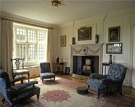 Jane Morris pre raphaelite Muse (and her daughters): Panelled drawing-room of Kelmscott Manor May Morris, Manor Floor Plan, Antebellum Home, English Arts And Crafts, Morris Homes, Gabriel Rossetti, 3 October, John Everett Millais, Dante Gabriel Rossetti