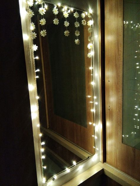 Home decor DIY with lights and flower. Mirror decorations.. Maddys Room, Full Length Mirror With Lights, Mirror Decorations, Wall Flowers, Flower Mirror, Length Mirror, Full Length Mirror, Home Decor Diy, Painting Class