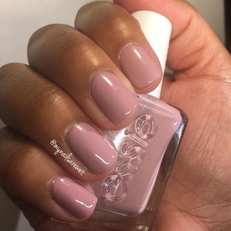 FOUND! The Perfect Pinky Nude Polishes for Brown Skin | BELLEMOCHA.com Dark Skin Nail Polish, Natural Looking Nails, Skin Polish, Pedicure Colors, Essie Gel Couture, Nude Nail Polish, Essie Gel, Super Nails, Pink Nail Polish