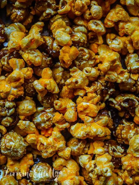 Garrett Popcorn Chicago mix recipe @ Not Quite Nigella Cheddar Popcorn Recipe, Garrets Popcorn, Popcorn Recipes Cheese, Popcorn At Home, Garrett Popcorn, Popcorn Salt, Cheese Popcorn, Cheddar Popcorn, Back To University