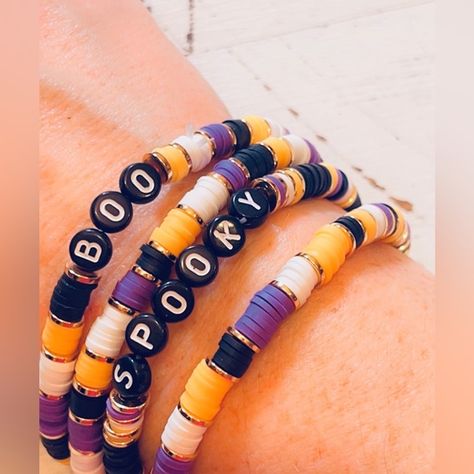 Boo 👻 Spooky 👻 Halloween Bracelet Stack Fall Beaded Bracelets Ideas, Spooky Friendship Bracelet, Clay Bead Halloween Bracelet Ideas, Halloween Things To Sell, Clay Bead Bracelet Stack Ideas, Fall Bracelet Color Combos, Halloween Rainbow Loom, Halloween Bracelets Ideas, Halloween Bracelets Clay Beads