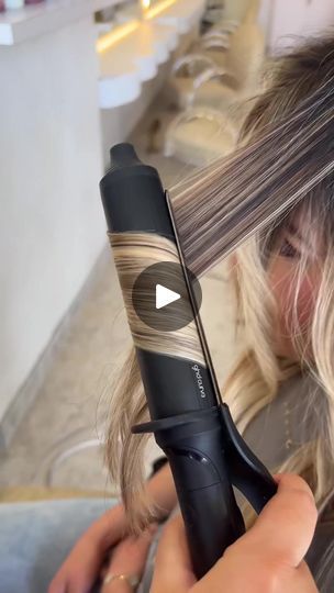 217K views · 3.3K reactions | Searching for a quick and easy way to achieve beachy waves? Give the twisty tong technique by @bixiecolour a whirl! 💫✨

The  ghd curve classic curl tong,... | By ghdFacebook Ghd Curve, Beach Wave Hair, Beachy Waves, Hair Waves, Tongs, Beach Waves, Hair, Beauty