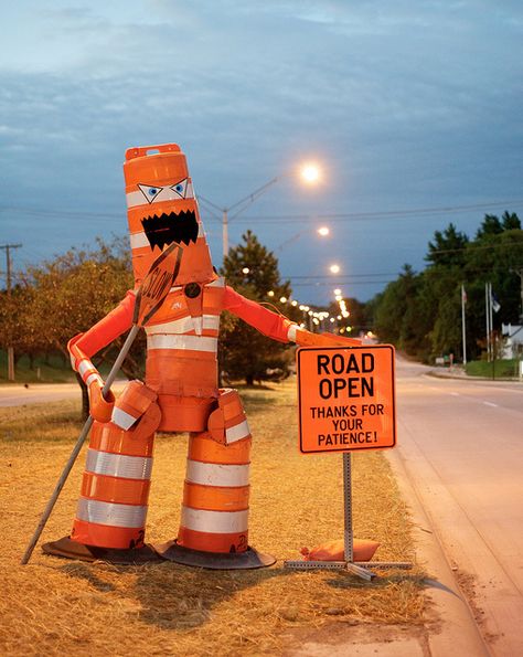 At Oakland University, Auburn Hills   (Sept 2010) Construction Humor, Funny Road Signs, Traffic Cone, Funny Photoshop, Funny Signs, Funny Images, Really Funny, Funny Jokes, Minecraft