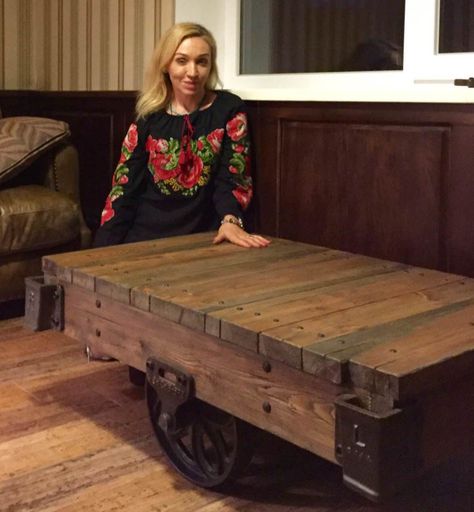 Wow! Kiev, Ukraine interior designer Iryna and her Lineberry factory cart replica coffee table created for her client’s home. Constructed of salvaged lumber from a 100-year-old mill 300 miles outside Kiev. Iron Anarchy acquired all the antique iron hardware- wheels, axle brackets, end casters and corner stake brackets. Cottage Shelving, Pallet Coffee Table Diy, Rustic Industrial Furniture, Coffee Table With Casters, Factory Cart, Industrial Cart, Industrial Pipe Furniture, Industrial Chic Decor, Cart Coffee Table