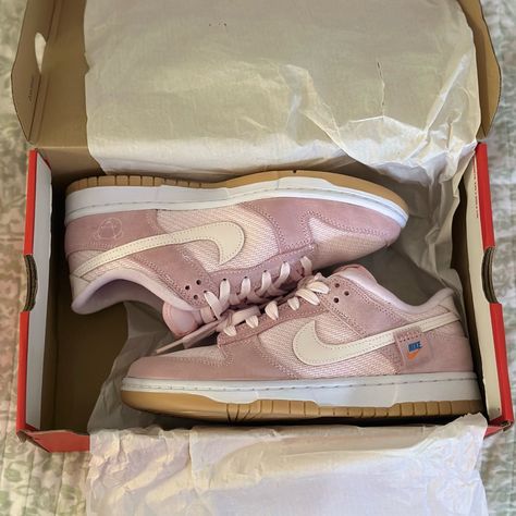 These Are In Perfect Condition I Just Never Got To Wear Them Because They Didn’t Fit Me :( Selling For $260 Nike Dunk, Nike Dunks, Nike Shoes, Pink White, Nike Women, Teddy Bear, Size 7, Nike, Pink