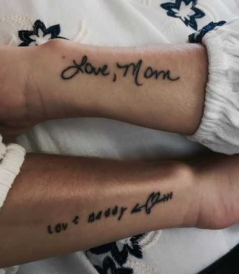 Handwritten tattoos of my parents signatures Parent Tattoo Ideas, Parents Tattoo Ideas, Parent Tattoo, Handwritten Tattoo, Parents Tattoo, Adorable Tattoos, Popular Tattoo Designs, Handwriting Tattoos, Tiny Tats