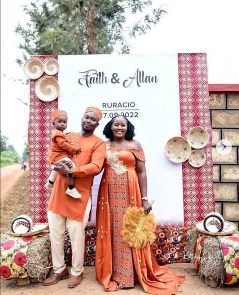 Traditional Wedding South Africa, Kikuyu Traditional Wedding Decor, African Wedding Backdrop Ideas, African Theme Party Decorations, African Wedding Theme Decoration, Africa Theme Party, African Wedding Theme, Bridal Backdrops, African Bridal Dress