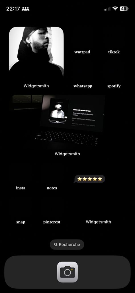 Black Phone Layout Aesthetic, Drake Homescreen Layout, Personal Wallpaper Ideas, Phone Layout Ideas Black, Black Ipad Homescreen, Home Screen Layout Iphone Black, Normal Homescreen Layout, Black Home Screen Aesthetic, White Home Screen Ideas