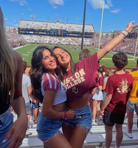 College Football Game Outfit, College Gameday Outfits, College Vision Board, College Wardrobe, College Game Day, College Football Games, College Game Days, Football Game Outfit, College Aesthetic