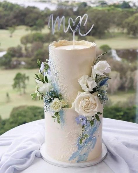 Engagement Cake Blue And White, Blue Themed Wedding Cake, Baby Blue Wedding Cake, Blue Wedding Cake Ideas, Proposal Cake, Uae Wedding, Light Blue Wedding Cake, Traditional White Wedding, White And Gold Wedding Cake