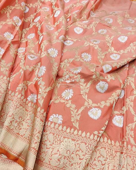 Pastel Banarasi Saree, Saree Inspiration, Katan Saree, Crepe Silk Sarees, Fancy Saree, Tamil Wedding, Wedding Backdrop Decorations, Bridal Sarees, Katan Silk