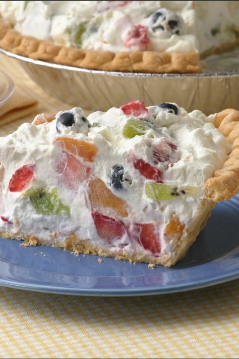 Top with a few slices of starfruit - perfect for summer celebrations! Deep Dish Pie Crust, Fruit And Cream, Slab Pies, Yummy Pie, Deep Dish Pie, Fruit Cream, Pie Pie, Cream Pies, Quick Food