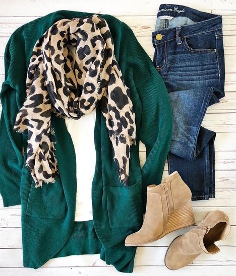 Look Boho Chic, Mode Tips, Green Cardigan, Cardigan Outfits, Looks Chic, Casual Top, Fall Winter Outfits, Outfits Casuales, Look Fashion