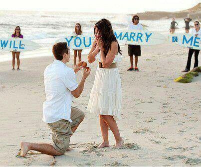 I LOVE this idea, only I wouldn't wanna be on vacation since I already live at the beach anyways. Home would do just fine :)  PROPOSAL. take me on a vacation, surprise me with my family holding up signs<3 Romantic Marriage, Beach Proposal, Propose Day, Ways To Propose, Romantic Proposal, Perfect Proposal, Wedding Proposals, Proposal Engagement, The Perfect Guy