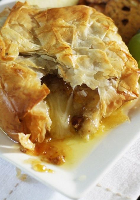 baked phyllo with fig jam Baked Brie With Fig Jam, Brie With Fig Jam, Philo Dough, Phyllo Dough Recipes, Phyllo Recipes, Bridge Night, Brie Appetizer, Celebration Food, Christmas Eats