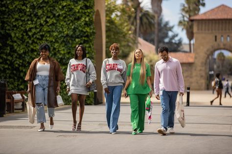 Issa Rae Insecure, Insecure Outfits, 10 Year Reunion, College Reunion, Embrace Imperfections, Issa Rae, Jennifer Hudson, Priyanka Chopra, Entertainment News