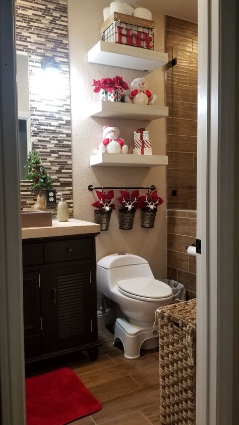 Floating Shelves Decor, Bathroom Christmas, Holiday Bathroom, Shelves Decor, San Valentine, Floating Shelf Decor, Restroom Decor, Valentine Ideas, Shelf Decor