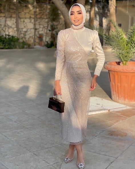 Simple Hijab Soiree Outfit, Hjab Clothes, Dress For Hijab, Nude Dresses, Hijab Soiree, Elegant Silk Dresses, Soiree Outfit, Satin Outfits, Iphone Cartoon