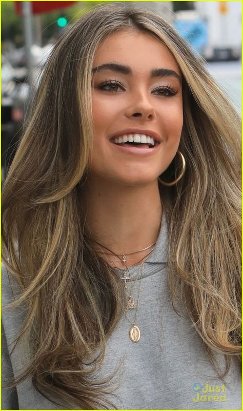 Madison Beer Shows Off Highlighted Hair Out in LA | madison beer new highlights pics 04 - Photo Madison Beer Hair, Highlighted Hair, Brunette Hair With Highlights, Brown Hair With Blonde Highlights, Brown Hair Balayage, Blonde Hair Looks, Hair Color Highlights, Brown Blonde Hair, Hair Inspiration Color