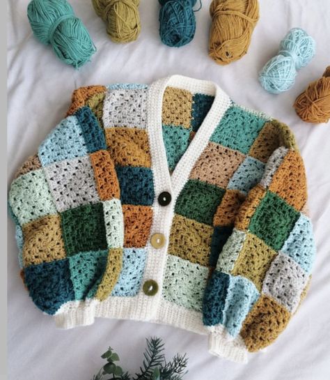 Crochet Colourful Cardigan, Granny Square Crochet Sweaters, Winter Outfits Crochet, Grannysquare Cardigan Crochet, Crochet Business Casual, Granny Square Cardigans, Patchwork Crochet Sweater Layout, Patch Work Crochet Cardigan, Granny Square Crochet Pattern Cardigan