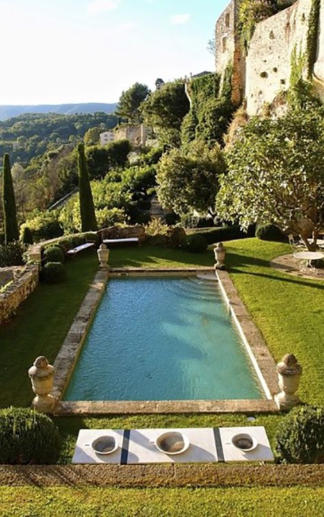 15 Plunge Worthy Pools - Camille Styles Italian Backyard, Italian Pool, Diving Pool, Natural Swimming Pool, Diy Pool, Mediterranean Garden, Pool Design, Small Pool, Swimming Pool Designs