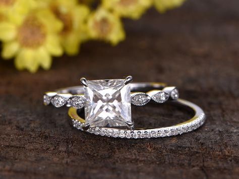 White Gold Diamond Wedding Rings, Princess Diamond Engagement Rings, Fine Engagement Rings, Engagement Rings Princess, Antique Engagement Ring, Diamond Wedding Rings Sets, Princess Cut Engagement Rings, Princess Cut Rings, Princess Cut Diamond