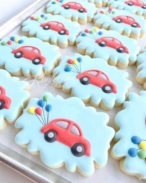 Hi Kookie friends! I’m Krissi (@konfectionsandkonfetti) posted on Instagram: “At least we can thank 2020 for turning drive by’s into a good thing 🥳🚗 • • • #partycookies #parade #carparade #drivebyparades…” • Jan 1, 2021 at 5:47pm UTC Balloon Cookies, Jan 1, Birthday Cookies, Cute Food, Food Hacks, Cookie Decorating, Sugar Cookies, Sugar Cookie, Turning