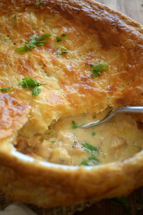 Creamy Chicken & Leek Pie - Julia's Cuisine Chicken And Leek Pie, Leek Pie, Leek Recipes, Creamed Leeks, Scottish Recipes, Meat Pies, Chicken Pie, Pie Tops, Pot Pies