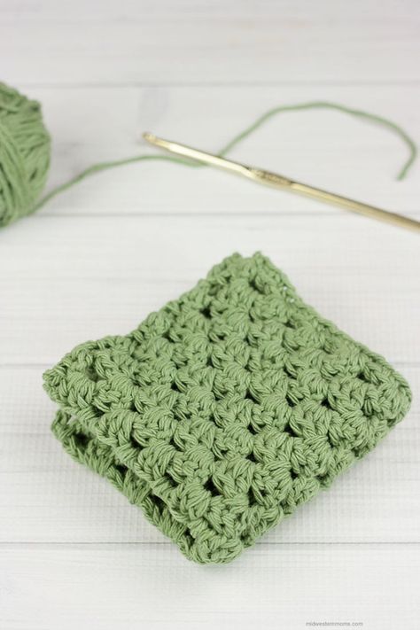 Granny Stripe Crochet Dishcloth Pattern Crochet Daisy Granny Square, Granny Stripe Crochet, Crochet Dishcloth Pattern, Daisy Granny Square, Dishcloth Patterns Free, Granny Stripe, Crochet Headband Pattern Free, Stripe Crochet, Crochet Scrubbies