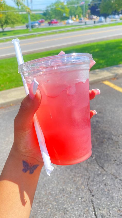 #pink #drink #pinkdrink #tatto #aesthetic #lemon #strawberry #lemonade #butterfly Limonada Aesthetic, Strawberry Lemonade Aesthetic, Lemonade Stand Aesthetic, Pink Lemonade Aesthetic, Lemonade Stall, Lemongrass Drink, Space Eyes, Lemonade Aesthetic, Fishbowl Drink