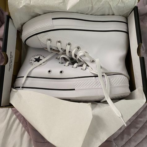 White Leather Platform Converse Outfit, White Platform Converse Leather, Platform Converse White Leather, White Leather Platform Converse, Hightop Platform Converse Outfit, Platform Leather Converse, Converse High Tops Platform, Leather Platform Converse, Platform Converse Outfits