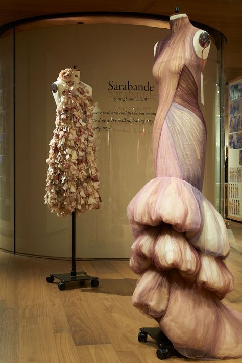 Mcqueen Dress, Flax Flowers, Alexander Mcqueen Fashion, Mcqueen Fashion, Sarah Burton, Doutzen Kroes, Gisele Bündchen, Fashion Inspiration Design, Textiles Fashion