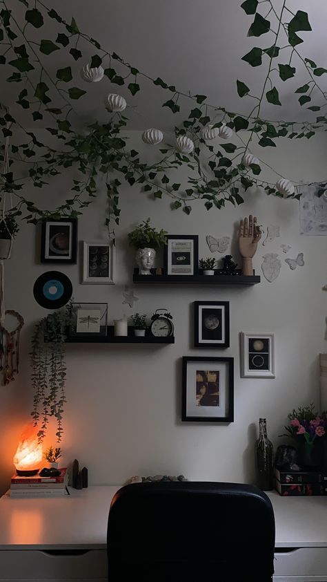 Green Black Room Ideas, Green And Black Aesthetic Room, Black Shelves Bedroom, Cuartos Dark, Green And Black Room Aesthetic, Room Decor Black Furniture, Dark Green Rooms, Cheap Room Decor, Easy Diy Room Decor