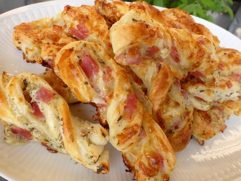 Ham and Cheese Sticks Puff Pastry Sticks, Crowd Pleasers Recipes, Puff Pastry Twists, Gulfport Mississippi, Cheese Twists, Homemade Ham, Cheese Puff, Easy Ham, Cheese Puff Pastry