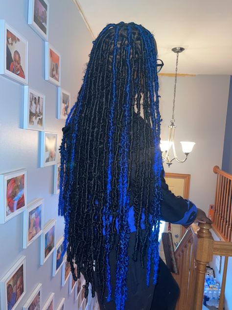 Soft Locs 28 Inches, Black And Blue Faux Locs, Blue Peekaboo Locs, Blue And Black Soft Locs, Blue Faux Locs Black Women, Blue Hairstyles Braids, Blue And Black Butterfly Locs, Blue Twists For Black Women, Black And Blue Locs