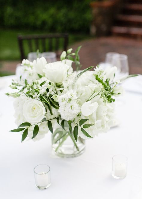 White Wedding Flowers Centerpieces, White Flower Centerpieces, White Floral Centerpieces, Table Floral Arrangements, White Floral Arrangements, White Flower Arrangements, Table Arrangements Wedding, Small Centerpieces, White Elegance