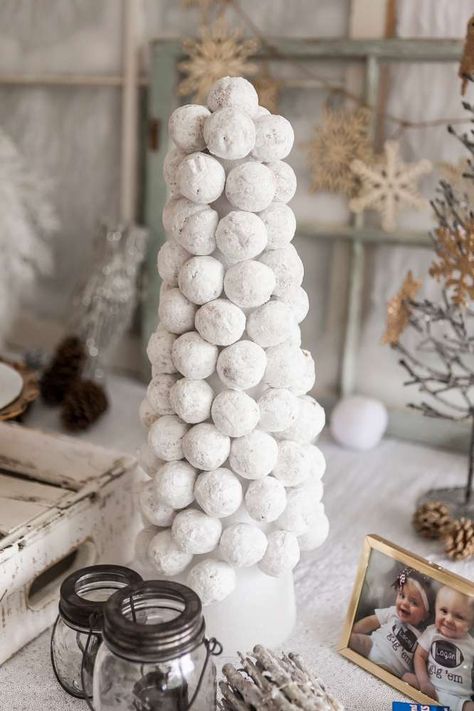 Winter Birthday Centerpieces, Winter 1 Derland Birthday Party, Rustic Winter Birthday Party, Winter Onederland Activities, Snow Fun To Be One Birthday, Boho Winter Party, Walking In A Winter Onederland, Winter Onederland Party Activities, Diy Winter Onederland Decorations