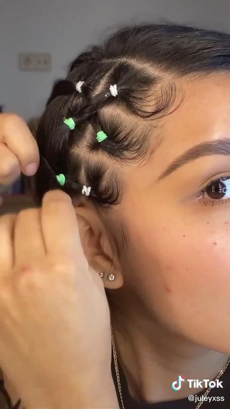 Follow@juleyxss on tiktok Easy Hairstyles For Long Hair With Rubber Bands, Side Part With Rubber Bands, Rubber Band Hairstyles Side Part, Side Part Rubber Band Hairstyle, Rubber Band Bun Hairstyles, Low Bone Hairstyle, Hairstyles With Hair Ties, Easy Rubber Band Hairstyles Short Hair, Natural Hairstyles For Black Women Rubber Bands