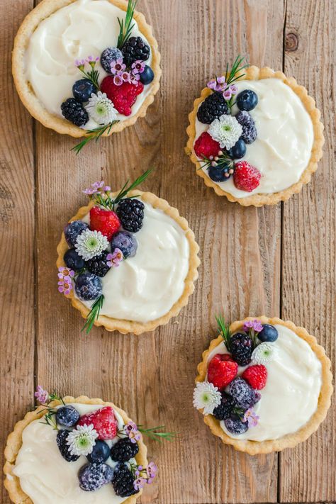 #ad Easy Sugar Cookie Fruit Tarts | Spring is here which means countless wonderful excuses to make beautiful treats and spoil those around you.  Mother's Day, spring tea parties, ladies lunches, baby and bridal showers, you name it, lots of reasons to celebrate.  I am a big fan of how real fruit looks on dessert so I thought it would be exciting to experiment with a fruit tart. || JennyCookies.com #handmadewithjoann Sugar Cookie Fruit Tart, Fruit Sugar Cookies, Jenny Cookies, Fruit Tarts, Types Of Desserts, Easy Sugar Cookies, Classic Cookies, Think Food, Thigh Recipes